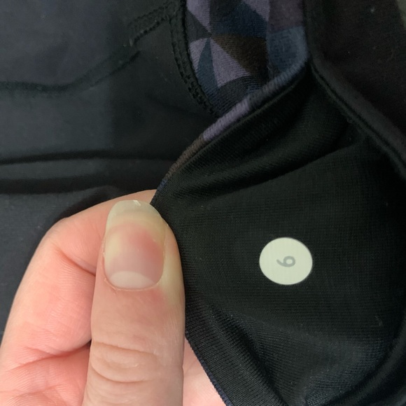 Lululemon reversible leggings Size 6 - Picture 4 of 4